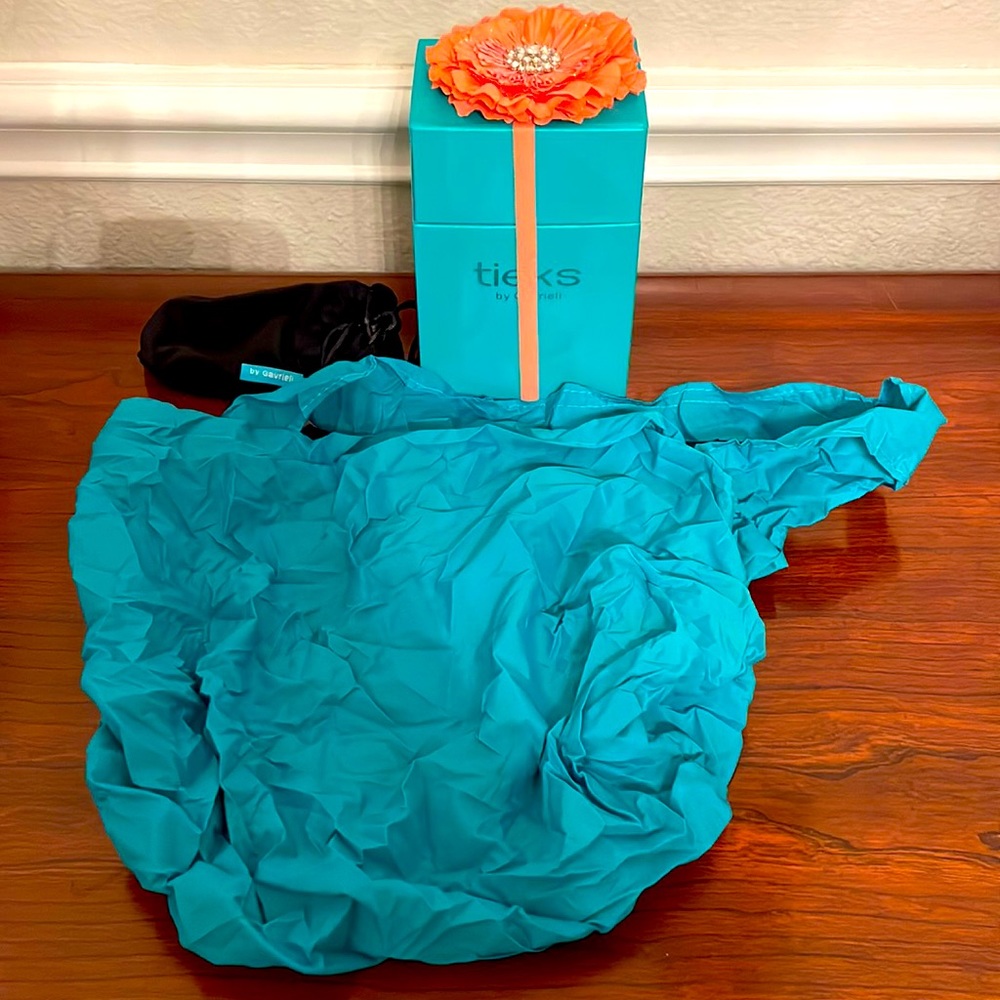 Tieks by Gavrieli Box Set w/ Flower, Tote & Mini Pouch
